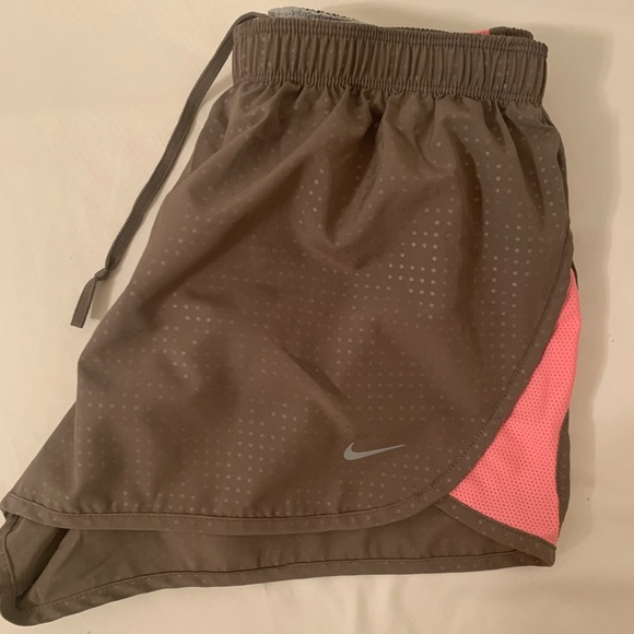 Nike Dri- fit women’s sports shorts size S - Picture 3 of 6